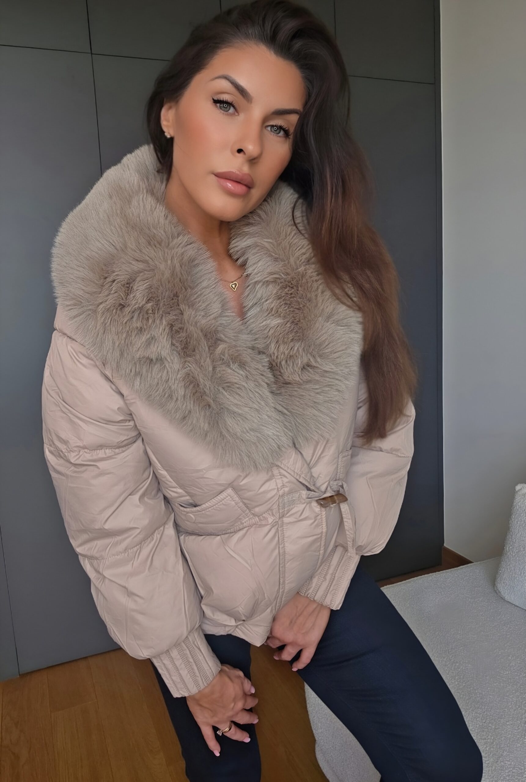 Kurtka z Futrzanym Kołnierzem Beżowa