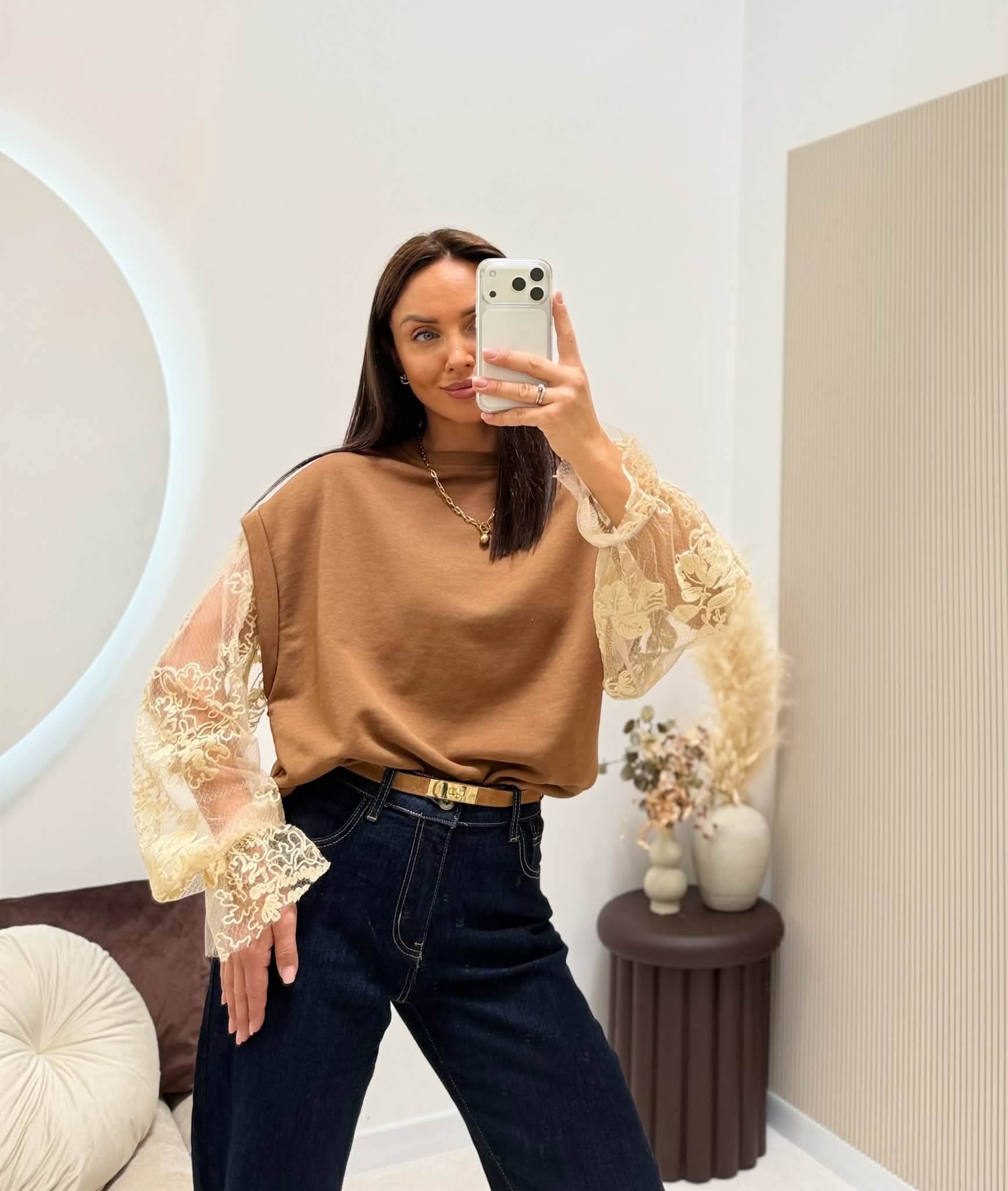 Bluza z Koronkowymi Rękawami Czekoladowa